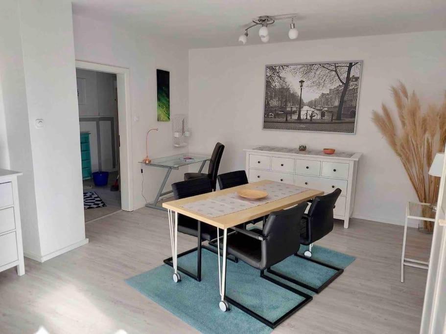 Schoene Ferienwohnung In Oldenburg Eversten 70M2, Zwei Raeume, Bis Zu 4 Personen Ngoại thất bức ảnh